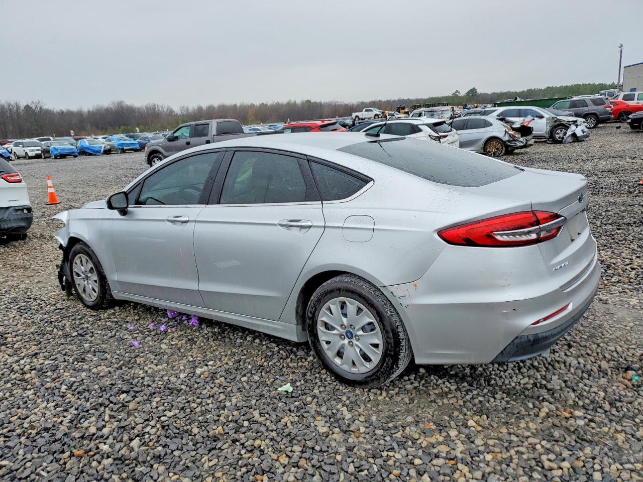 2019 FORD FUSION S photo 2
