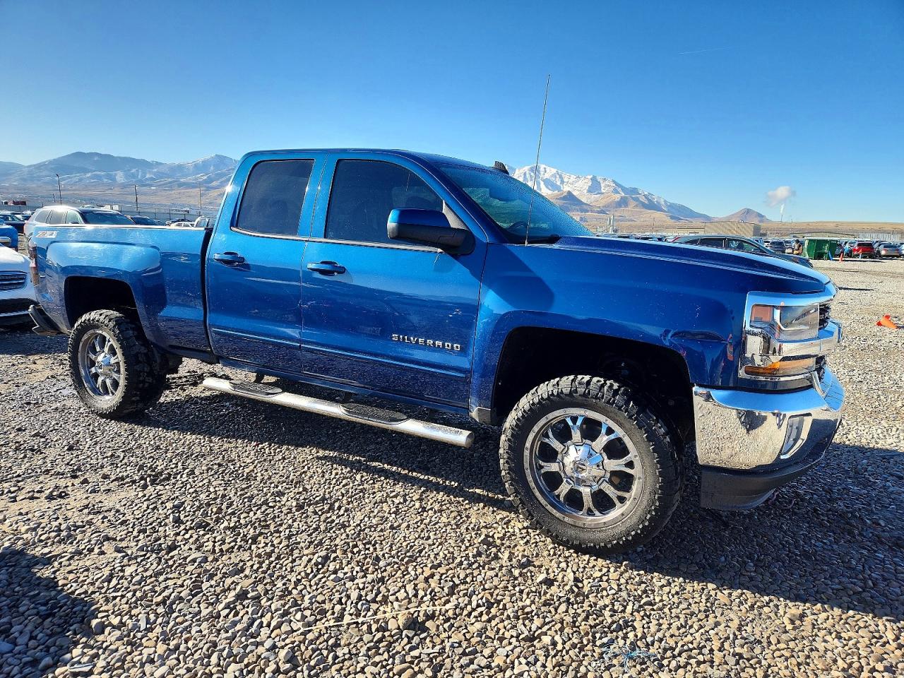 2017 CHEVROLET SILVERADO K1500 LT photo 4