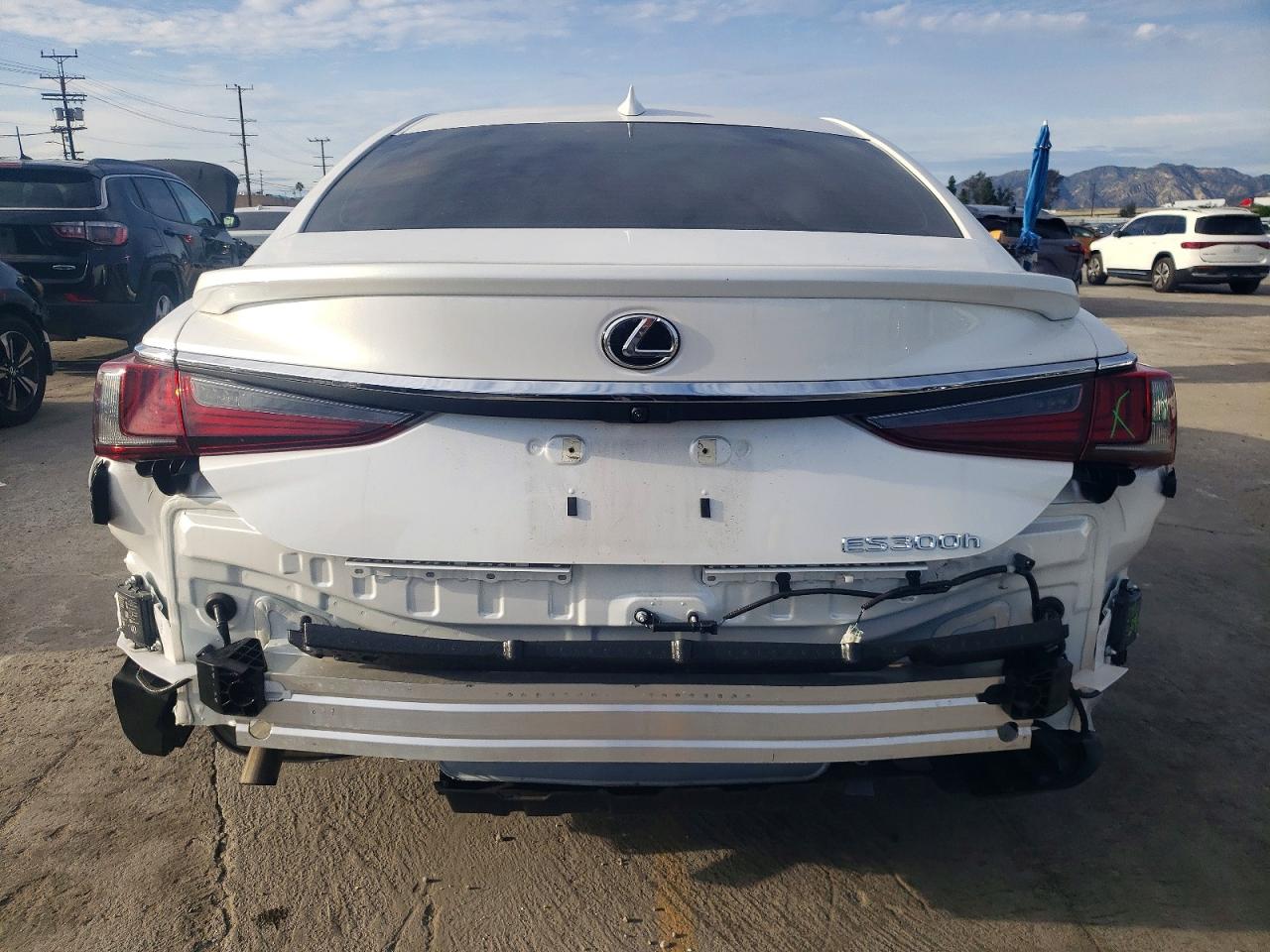 2025 LEXUS ES 300H BASE photo 6