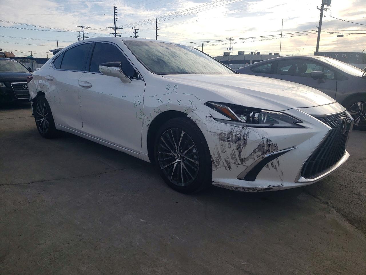 2025 LEXUS ES 300H BASE photo 4