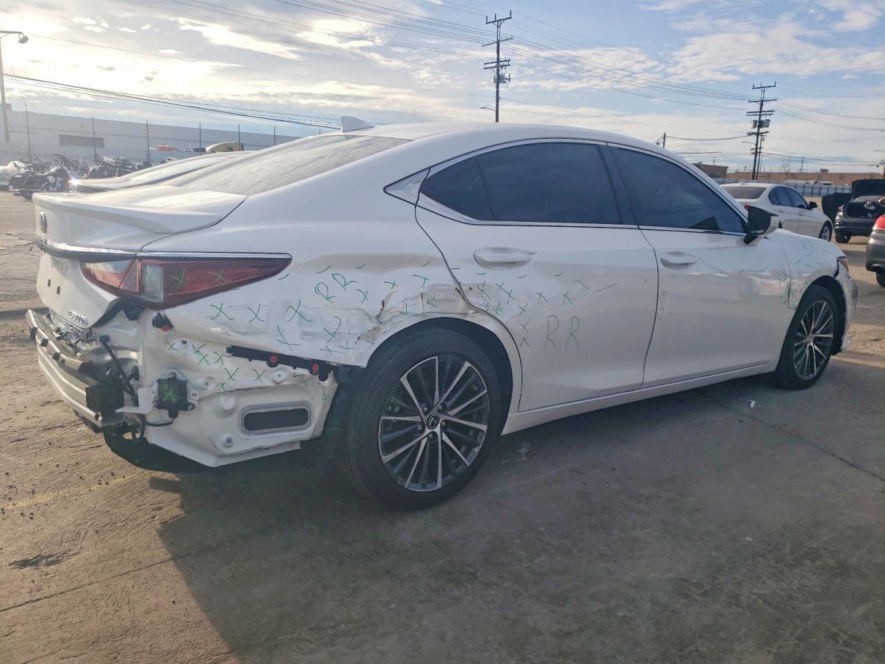 2025 LEXUS ES 300H BASE photo 3