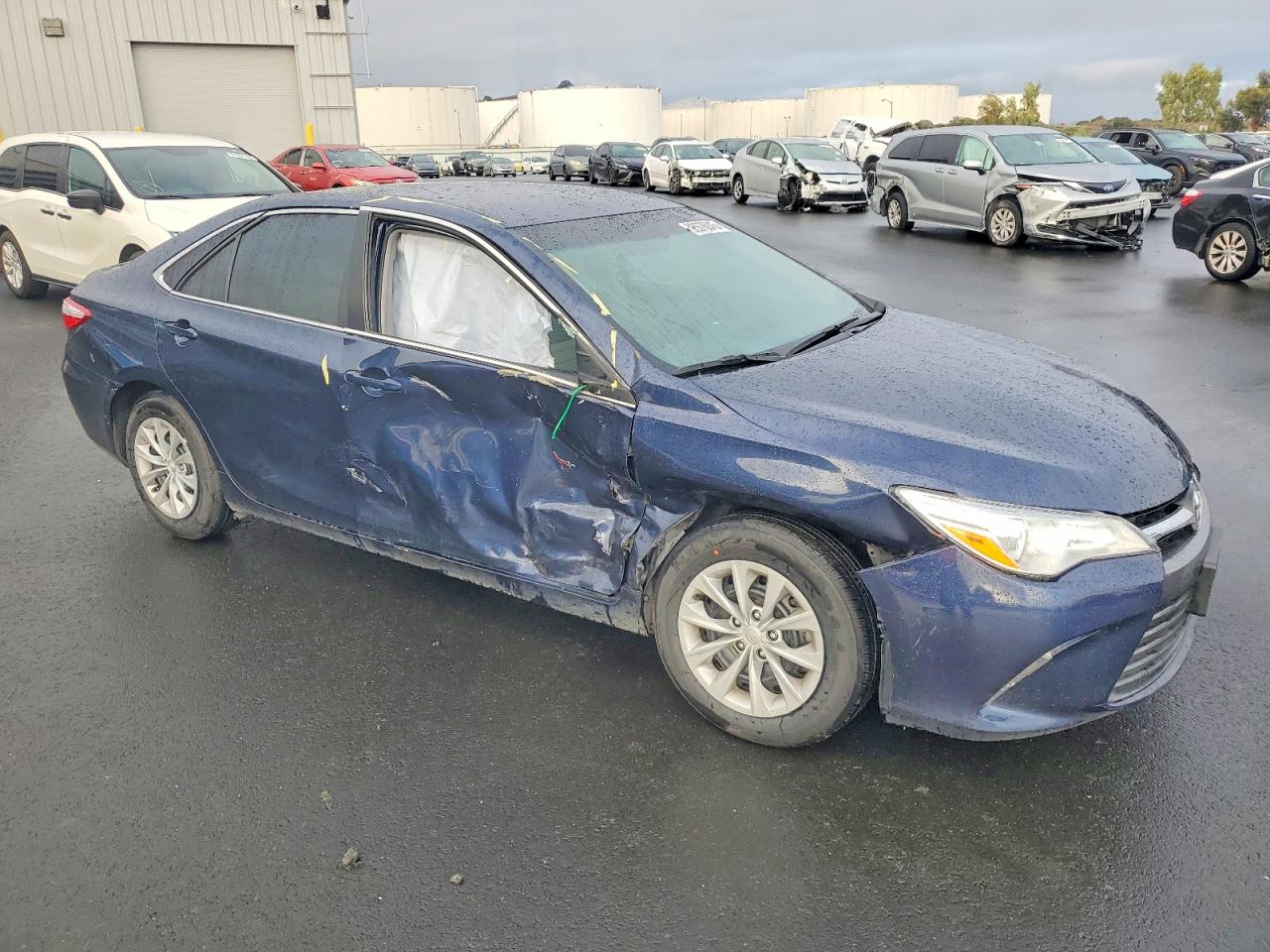 2016 TOYOTA CAMRY LE photo 4