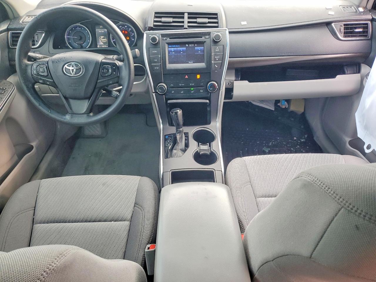 2016 TOYOTA CAMRY LE photo 8