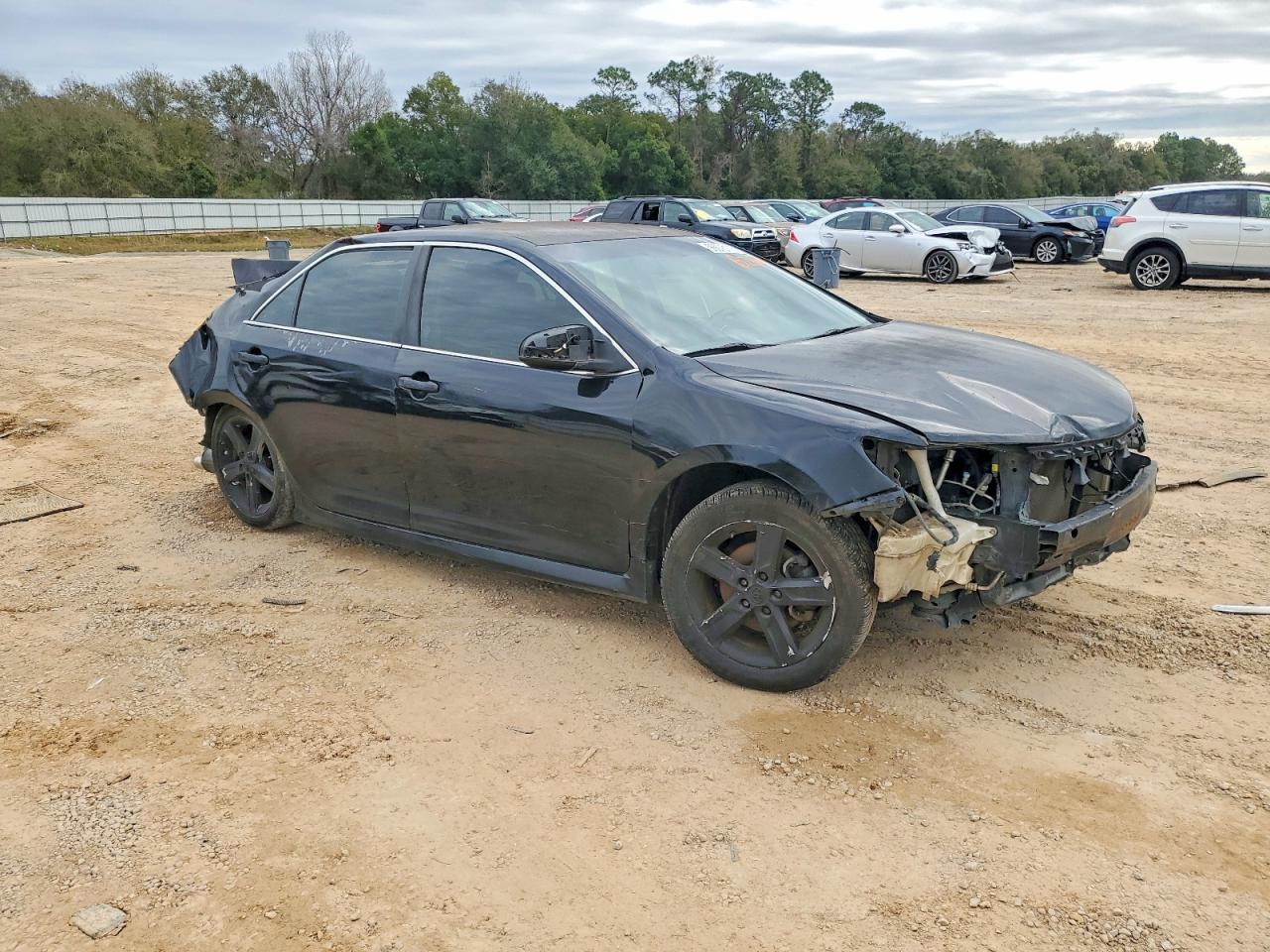 2013 TOYOTA CAMRY L photo 4