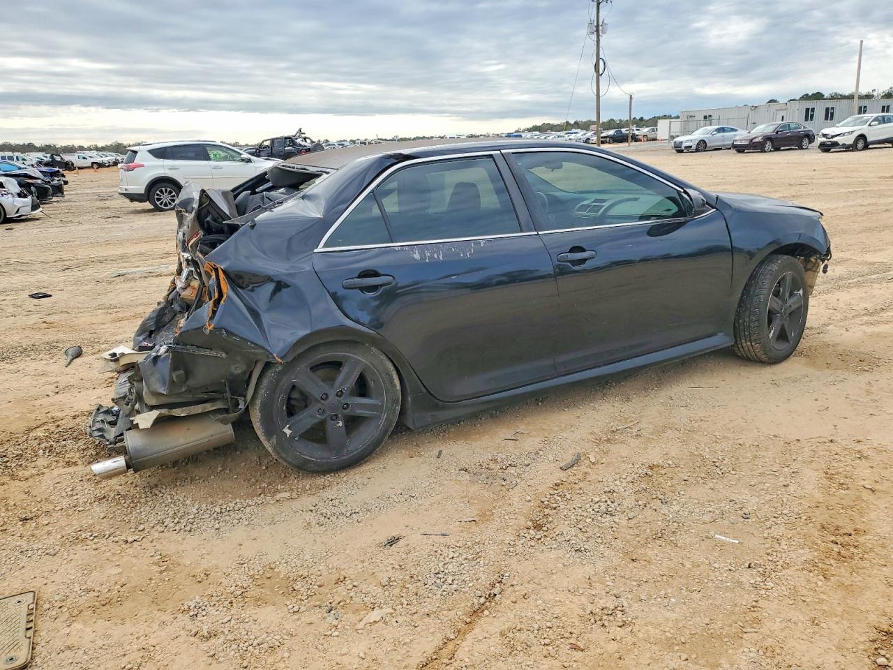 2013 TOYOTA CAMRY L photo 3