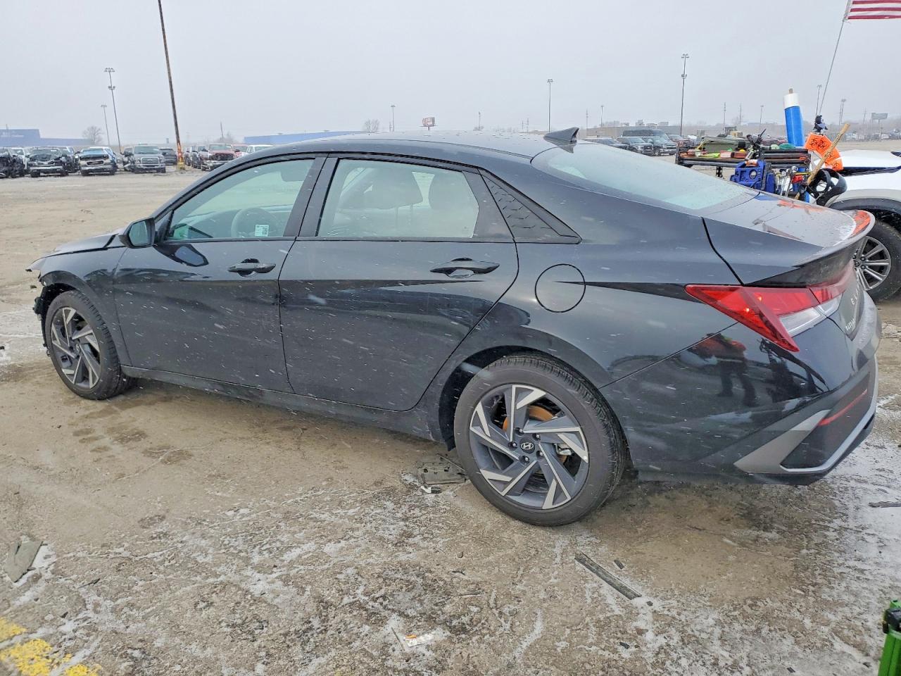 2025 HYUNDAI ELANTRA SEL SPORT photo 2