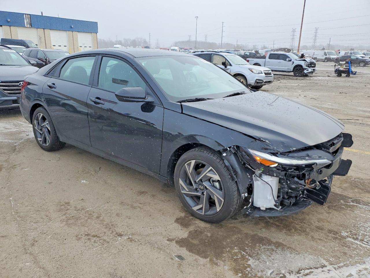 2025 HYUNDAI ELANTRA SEL SPORT photo 4