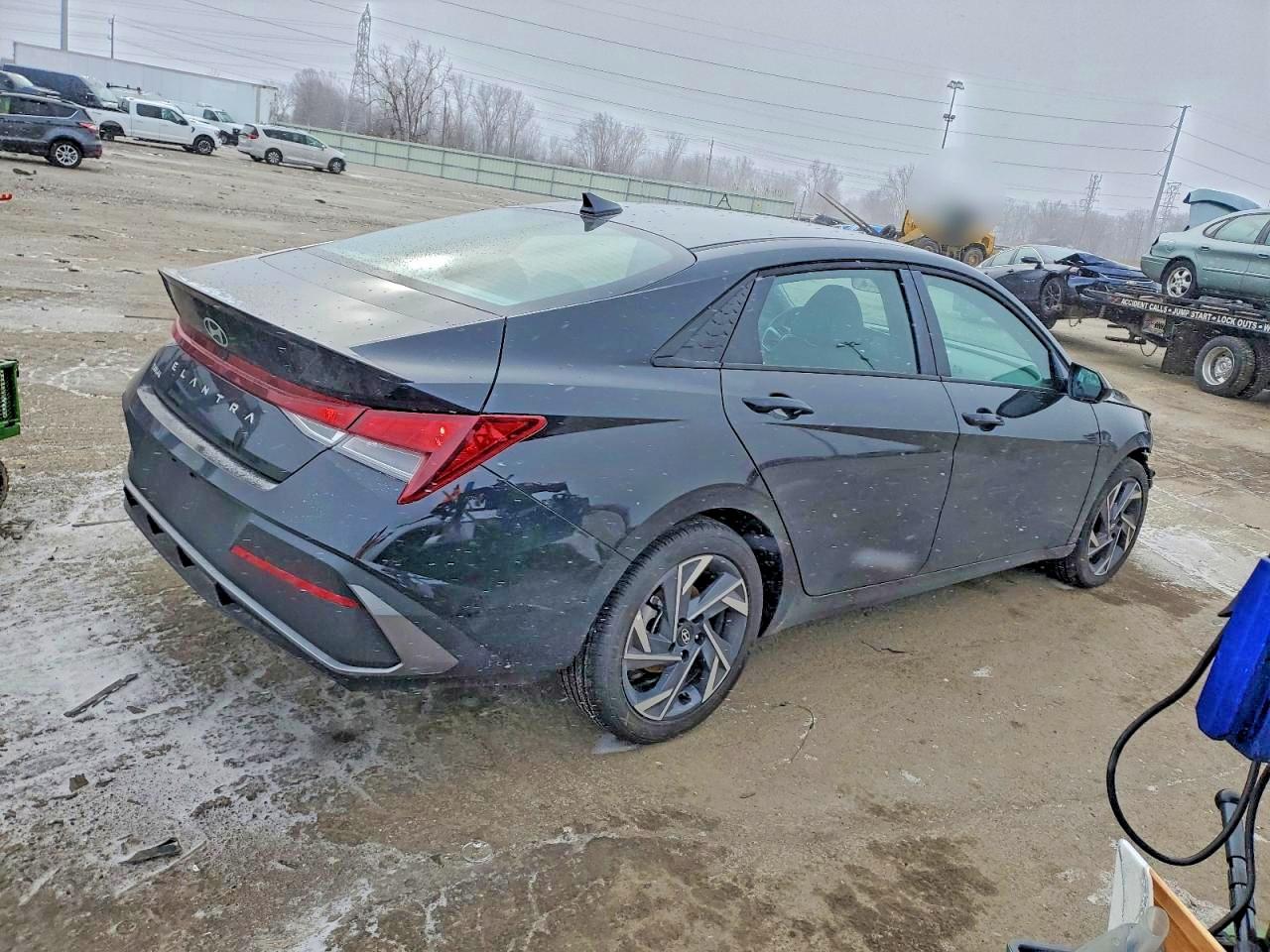 2025 HYUNDAI ELANTRA SEL SPORT photo 3