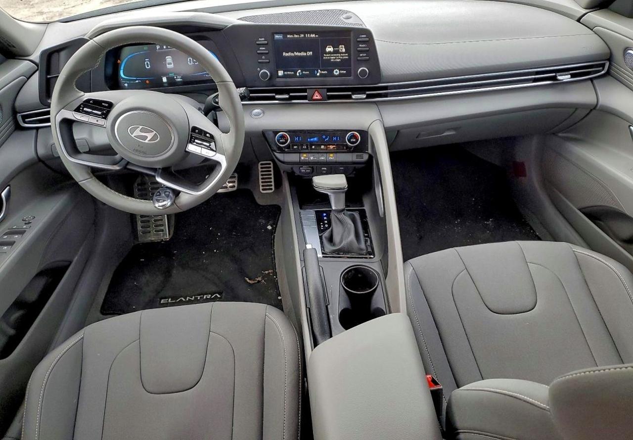 2025 HYUNDAI ELANTRA SEL SPORT photo 8