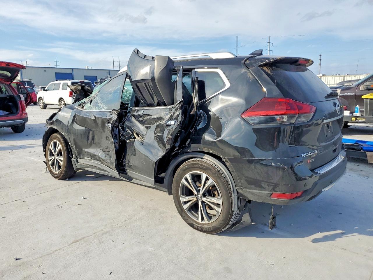 2019 NISSAN ROGUE S photo 2