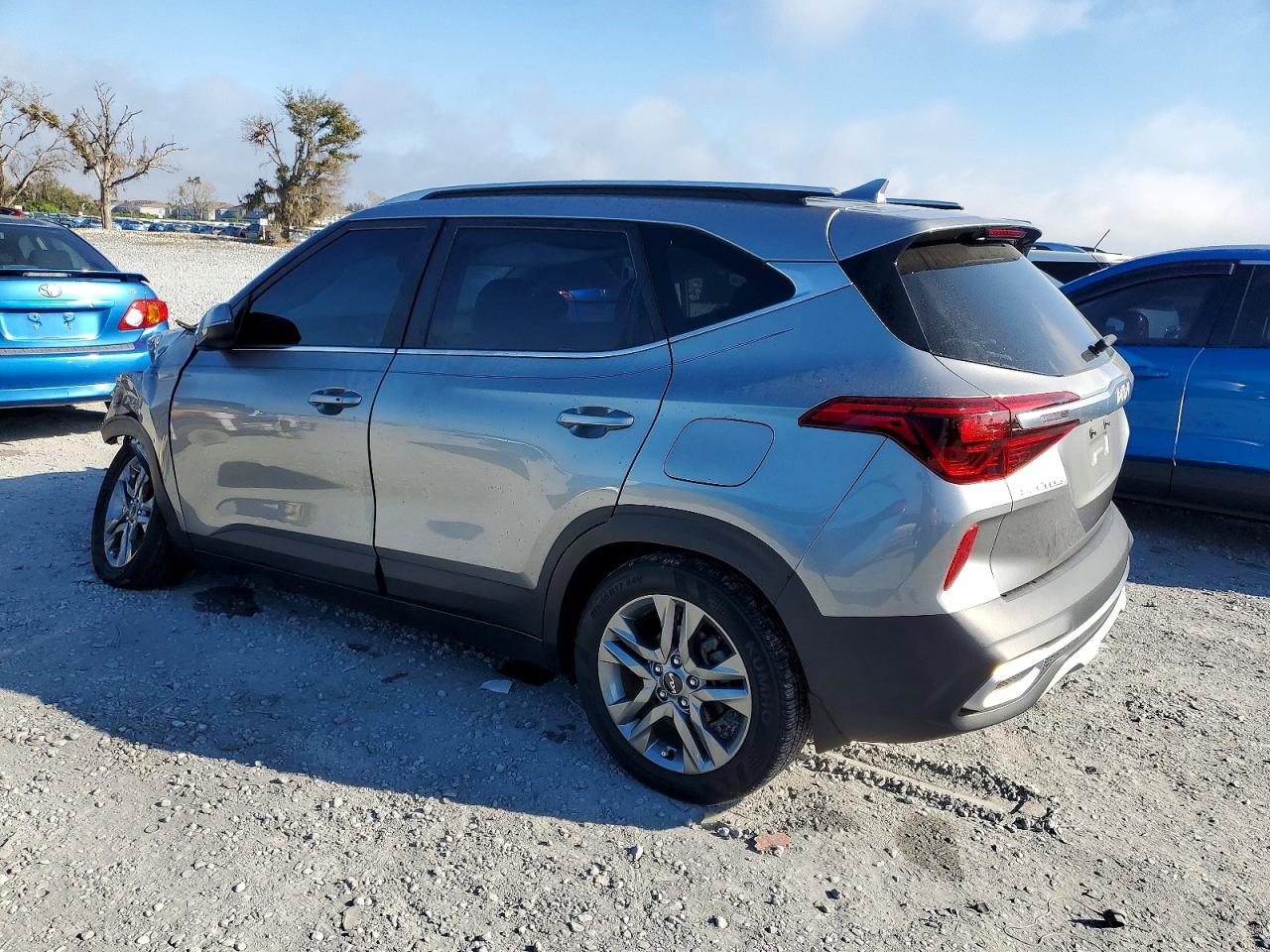 2023 KIA SELTOS S photo 2