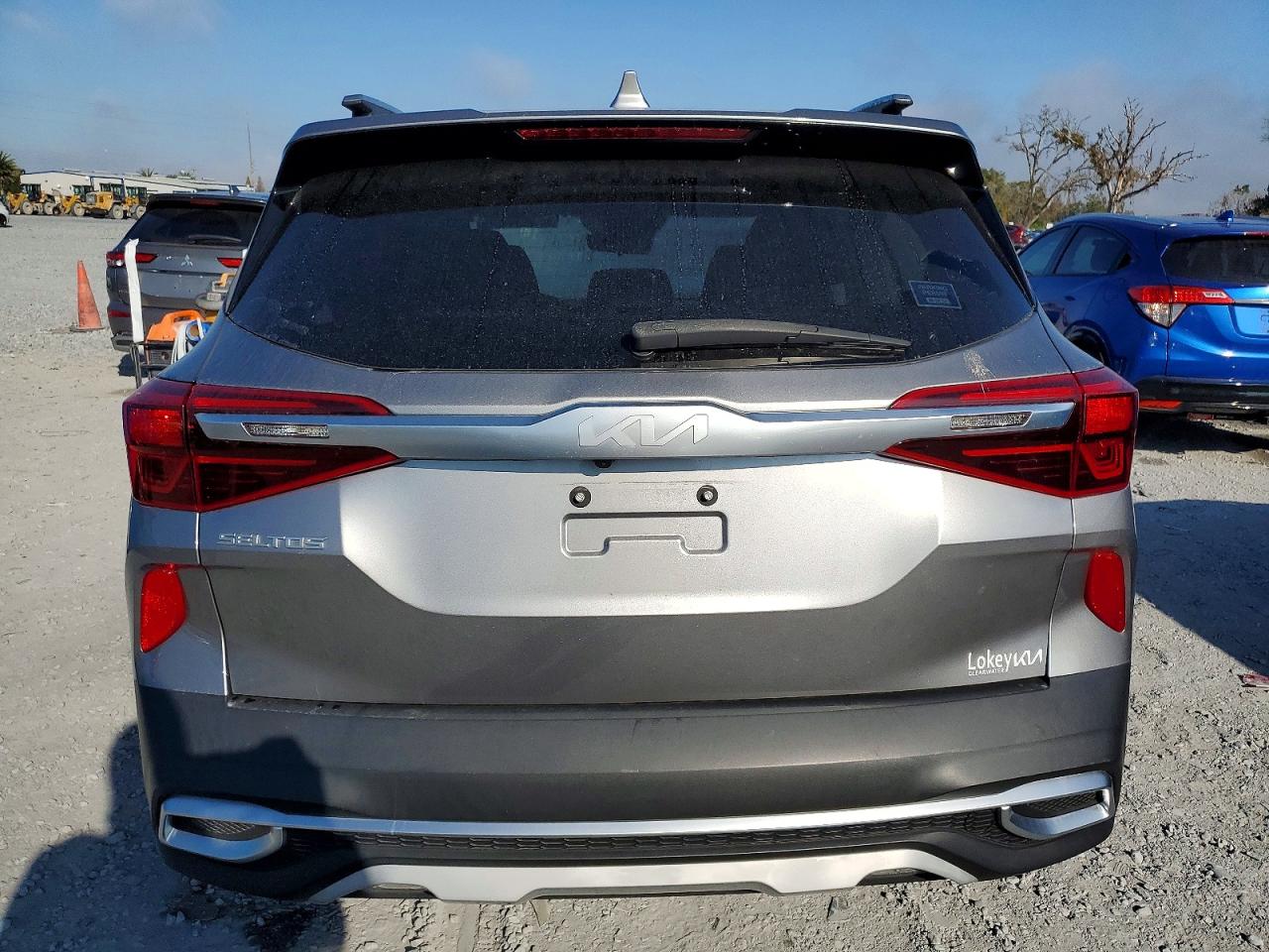 2023 KIA SELTOS S photo 6
