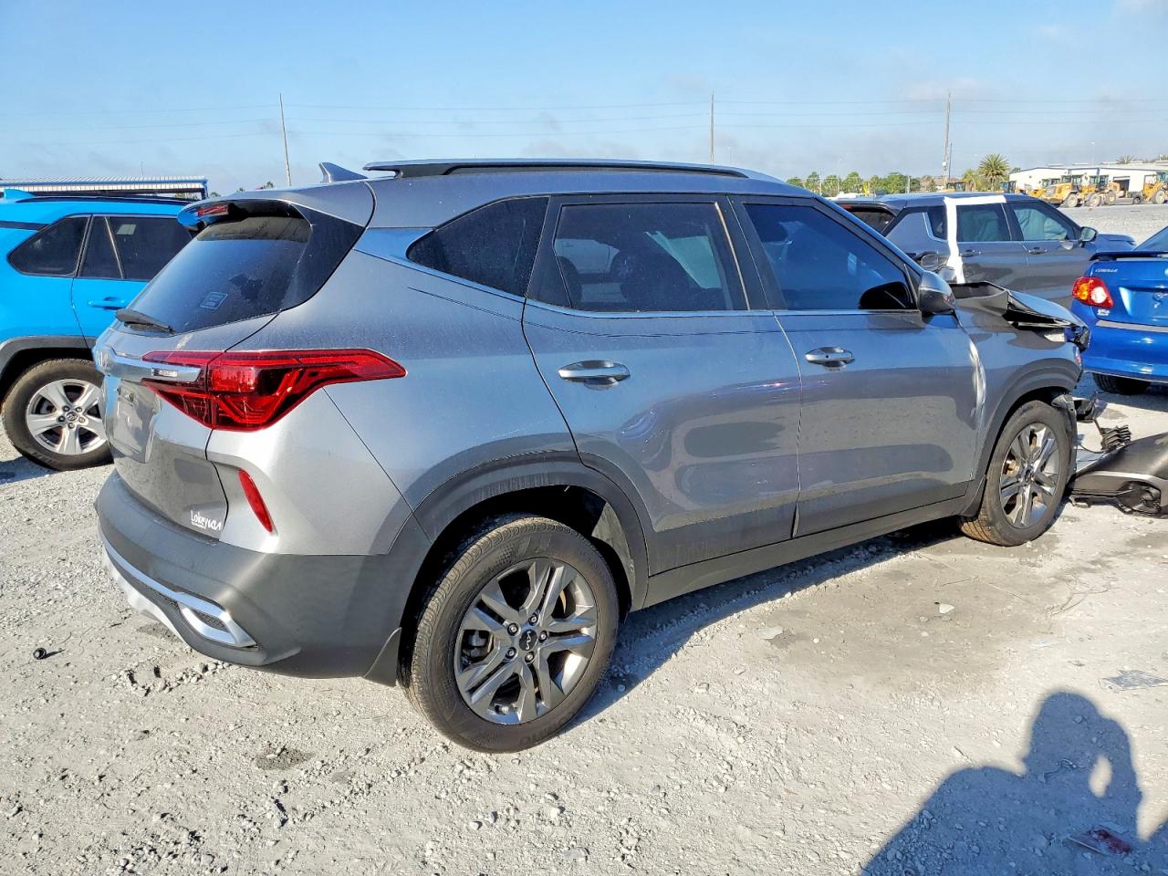 2023 KIA SELTOS S photo 3