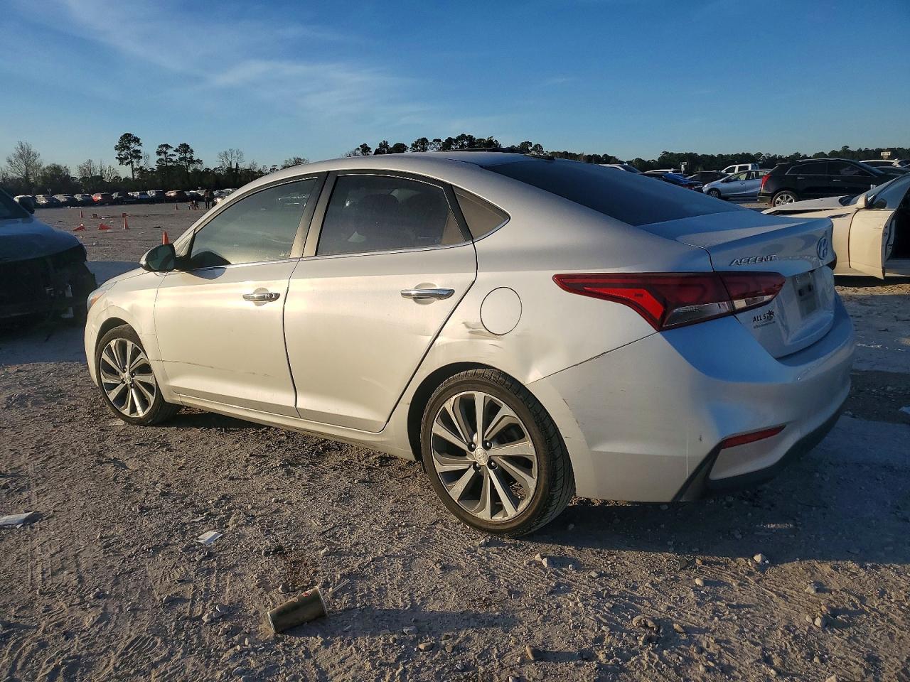2019 HYUNDAI ACCENT LIMITED photo 3