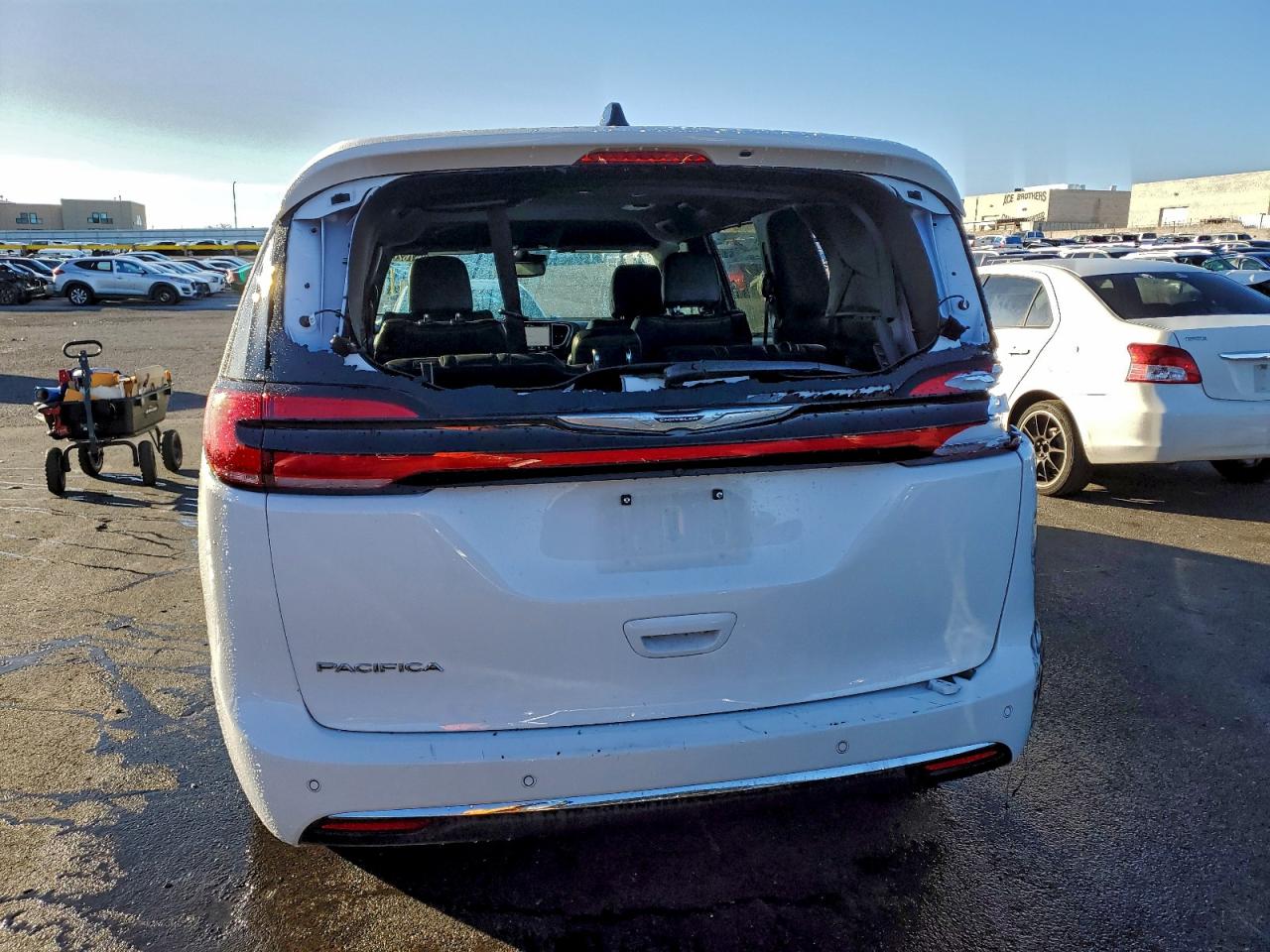 2025 CHRYSLER PACIFICA SELECT photo 6