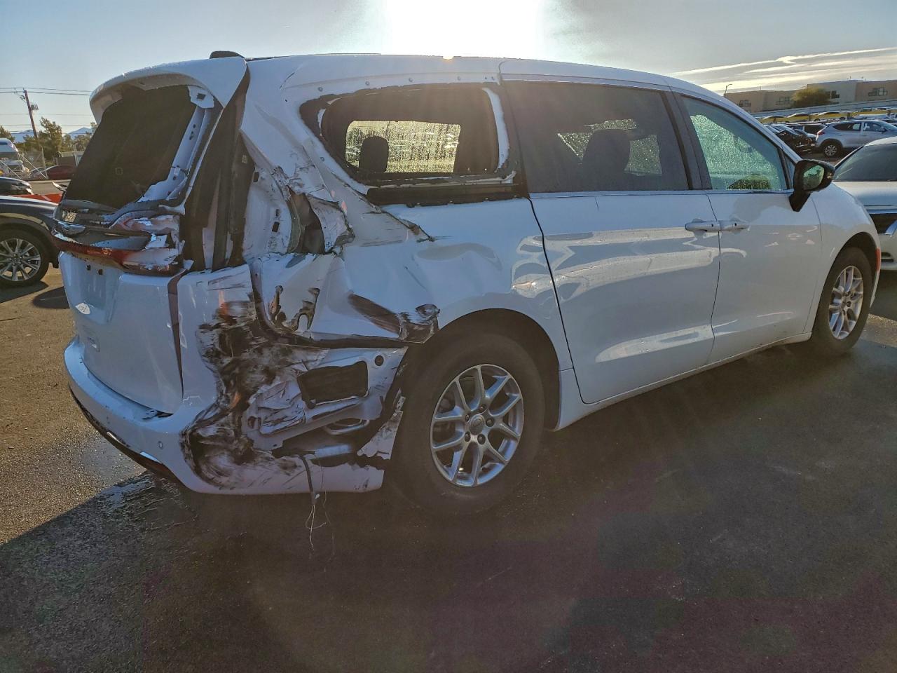 2025 CHRYSLER PACIFICA SELECT photo 3
