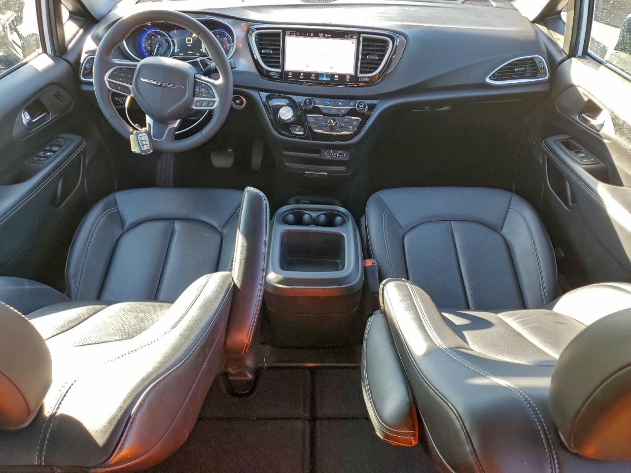 2025 CHRYSLER PACIFICA SELECT photo 8
