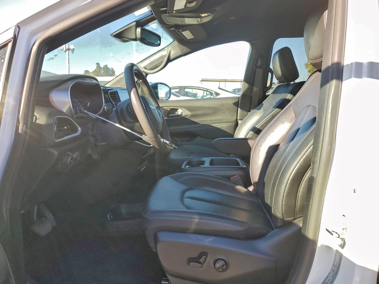 2025 CHRYSLER PACIFICA SELECT photo 7