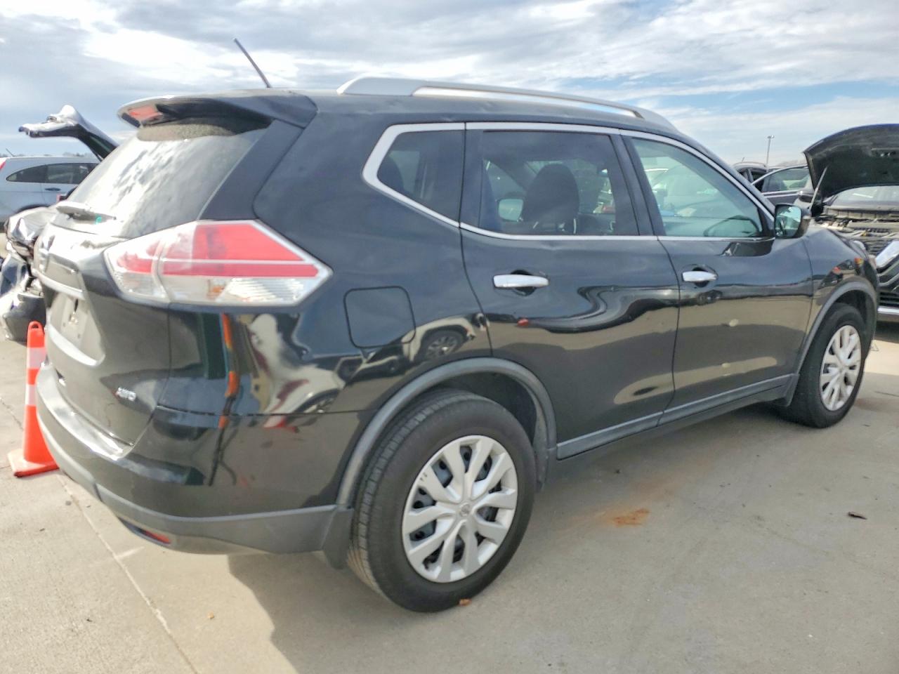 2016 NISSAN ROGUE S photo 3