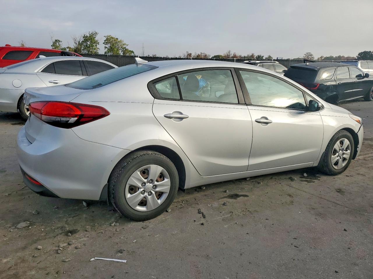 2017 KIA FORTE LX photo 3