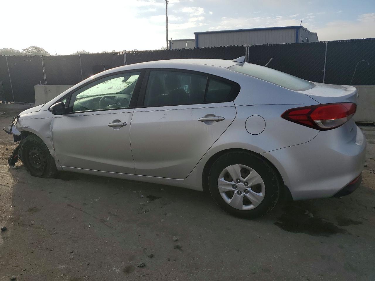 2017 KIA FORTE LX photo 2