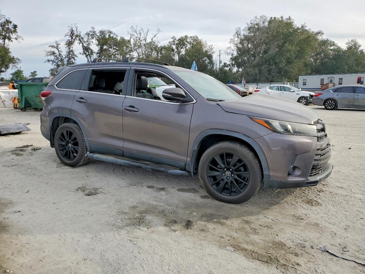 2019 TOYOTA HIGHLANDER SE photo 4