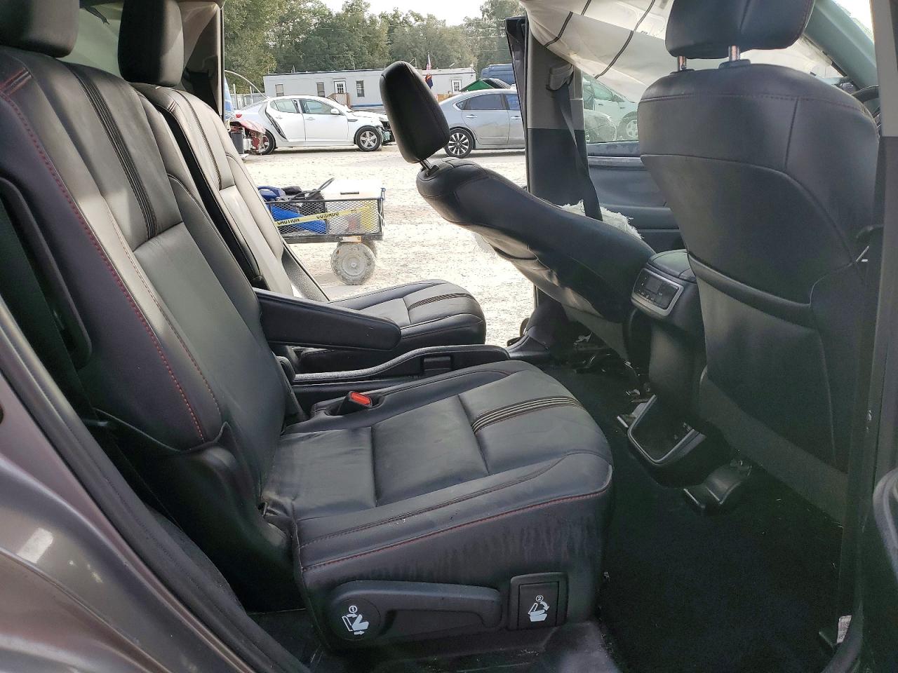 2019 TOYOTA HIGHLANDER SE photo 11