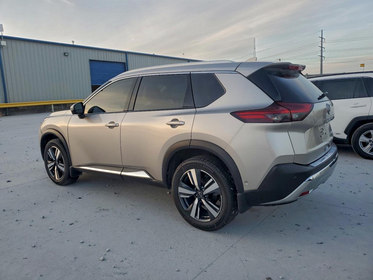 2023 NISSAN ROGUE PLATINUM photo 2