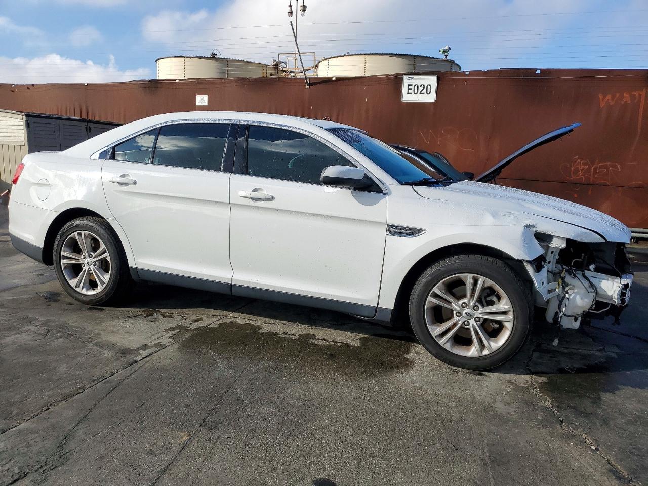 2018 FORD TAURUS SEL photo 4