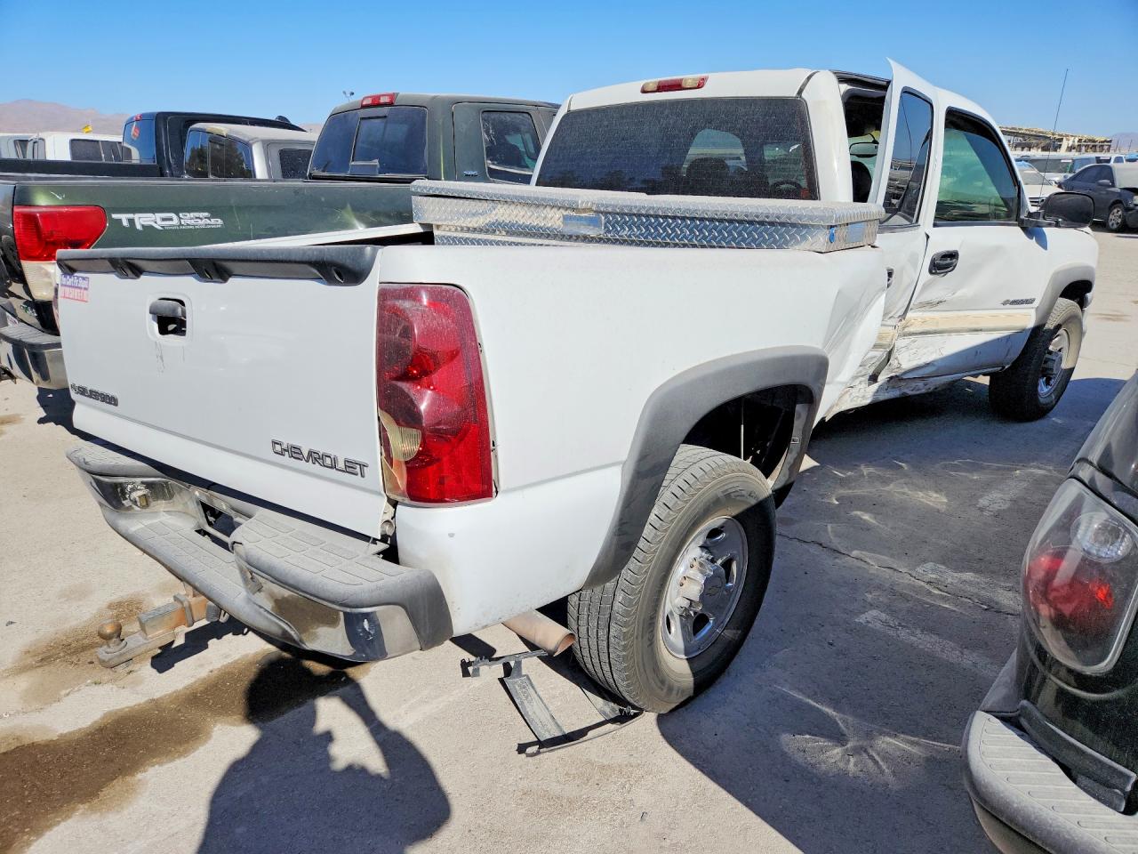 2003 CHEVROLET SILVERADO C1500 HEAVY DUTY photo 3