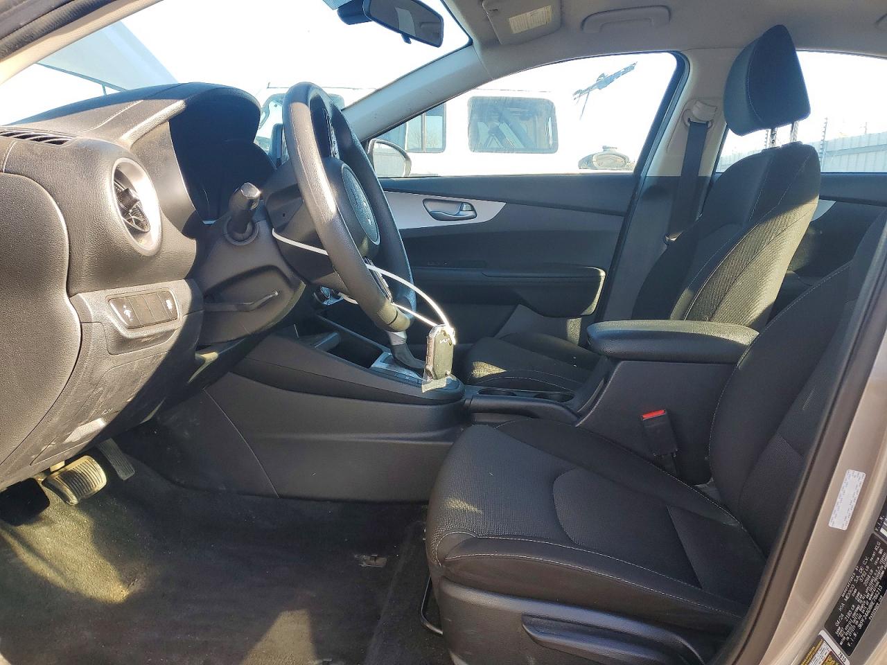 2024 KIA FORTE LX photo 13