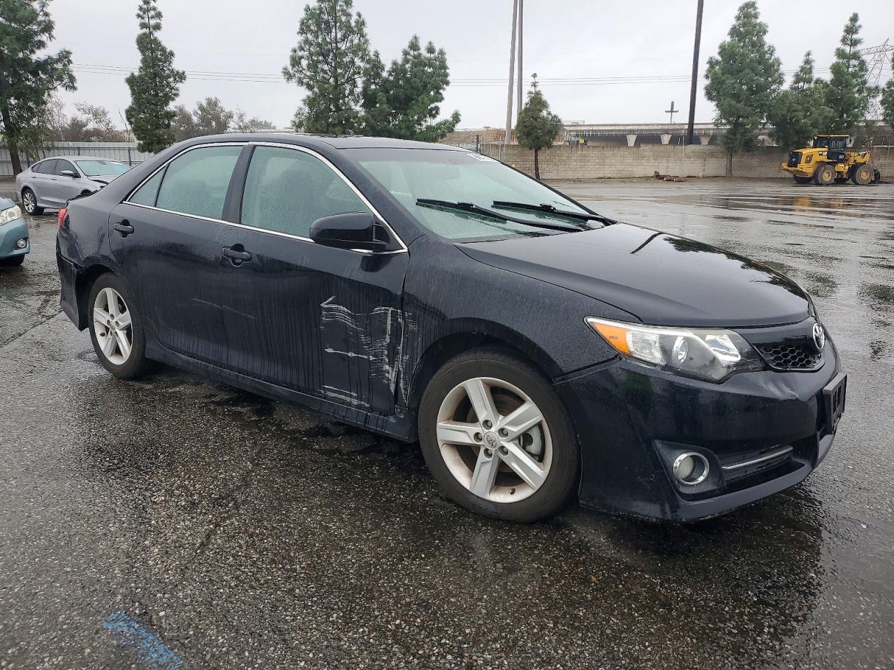 2014 TOYOTA CAMRY L photo 4