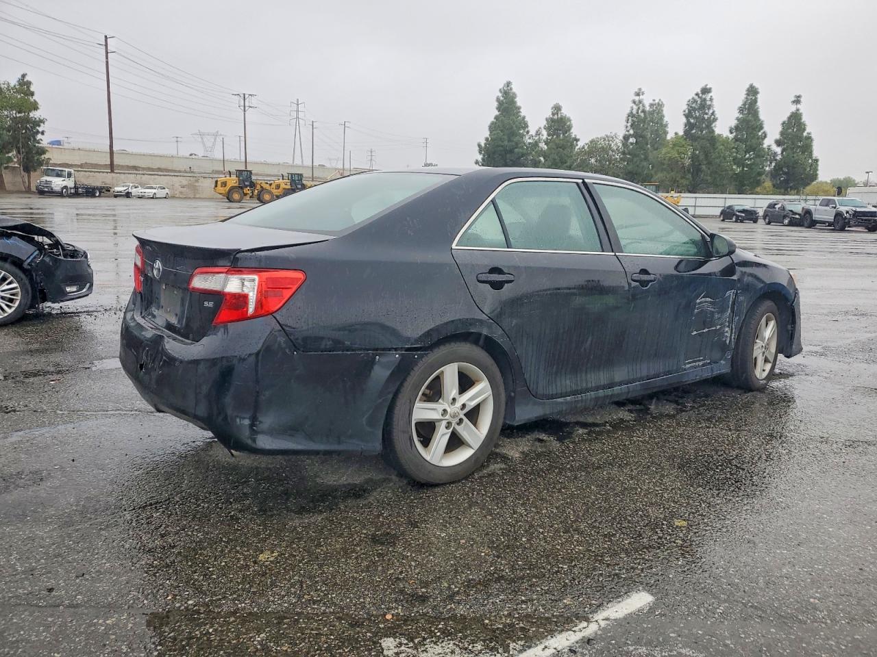 2014 TOYOTA CAMRY L photo 3