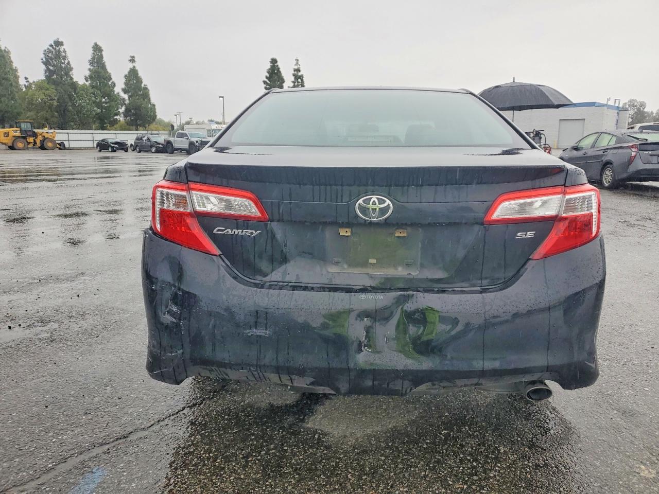 2014 TOYOTA CAMRY L photo 6