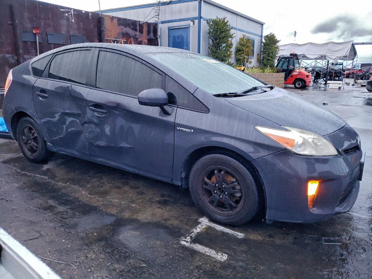 2013 TOYOTA PRIUS photo 4