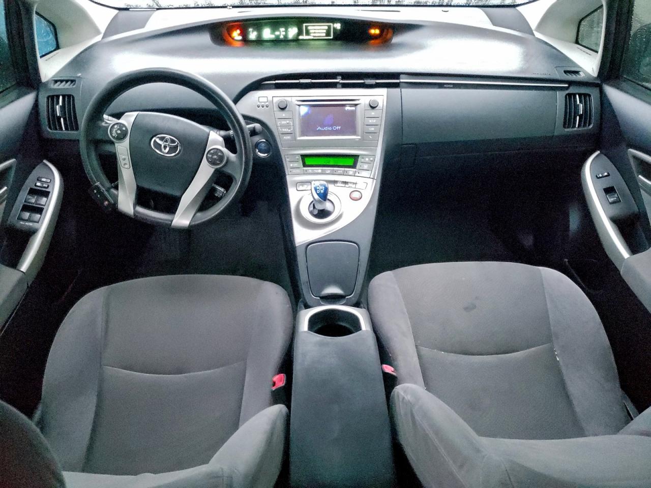 2013 TOYOTA PRIUS photo 8