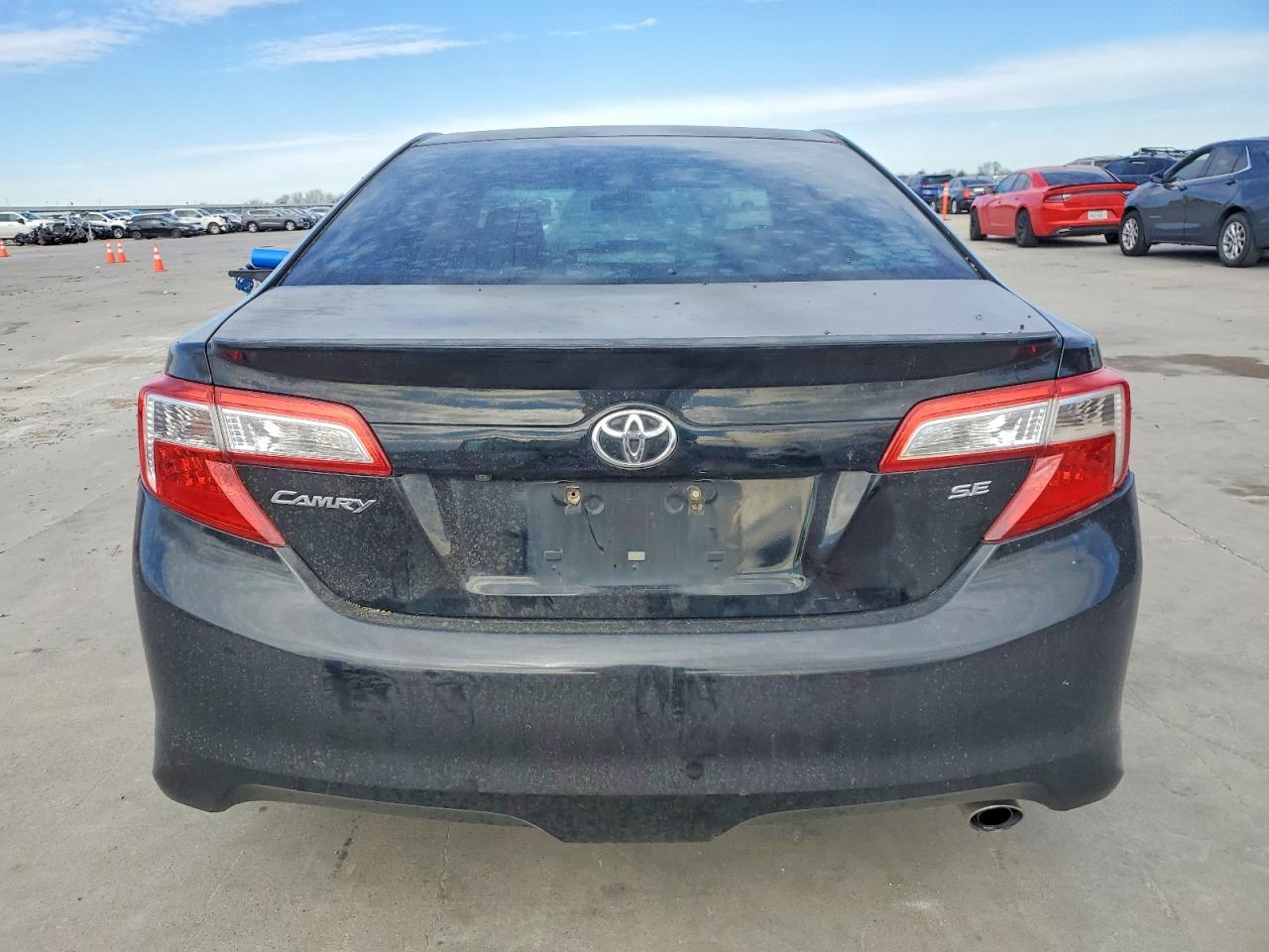 2014 TOYOTA CAMRY L photo 6