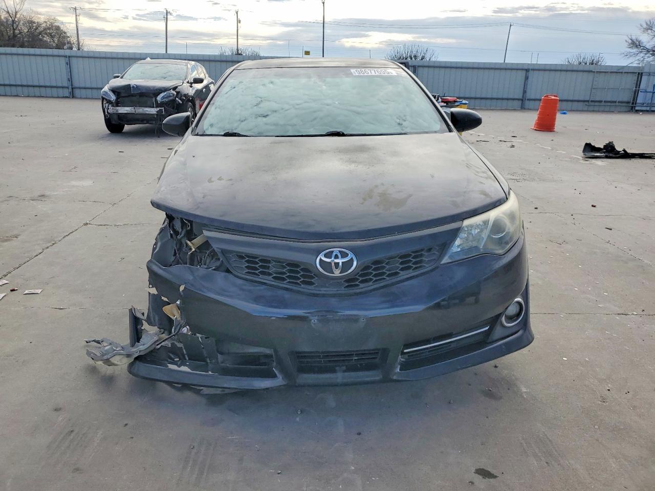 2014 TOYOTA CAMRY L photo 5