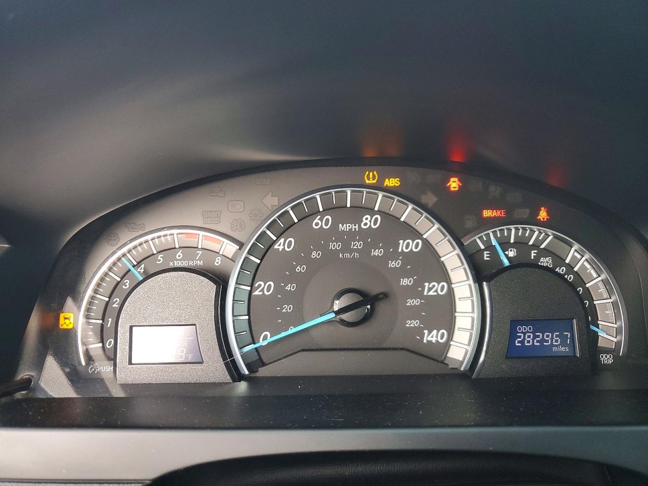 2014 TOYOTA CAMRY L photo 9