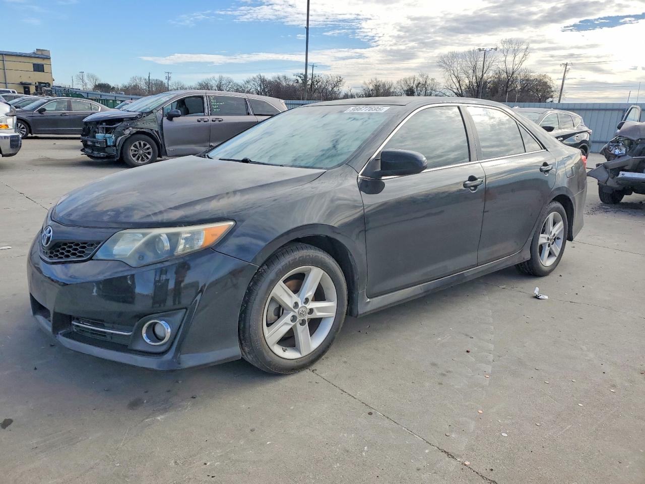 2014 TOYOTA CAMRY