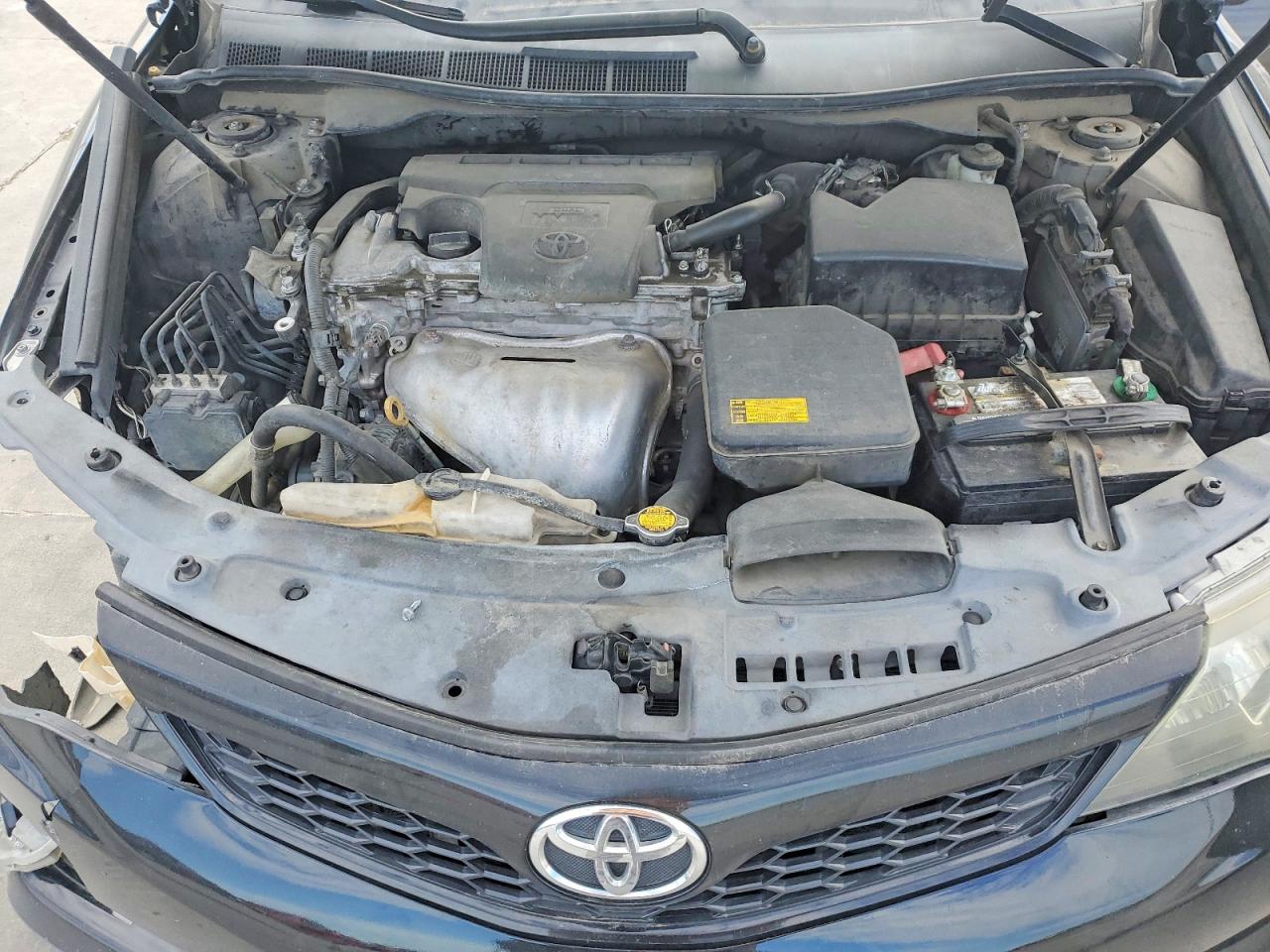 2014 TOYOTA CAMRY L photo 11