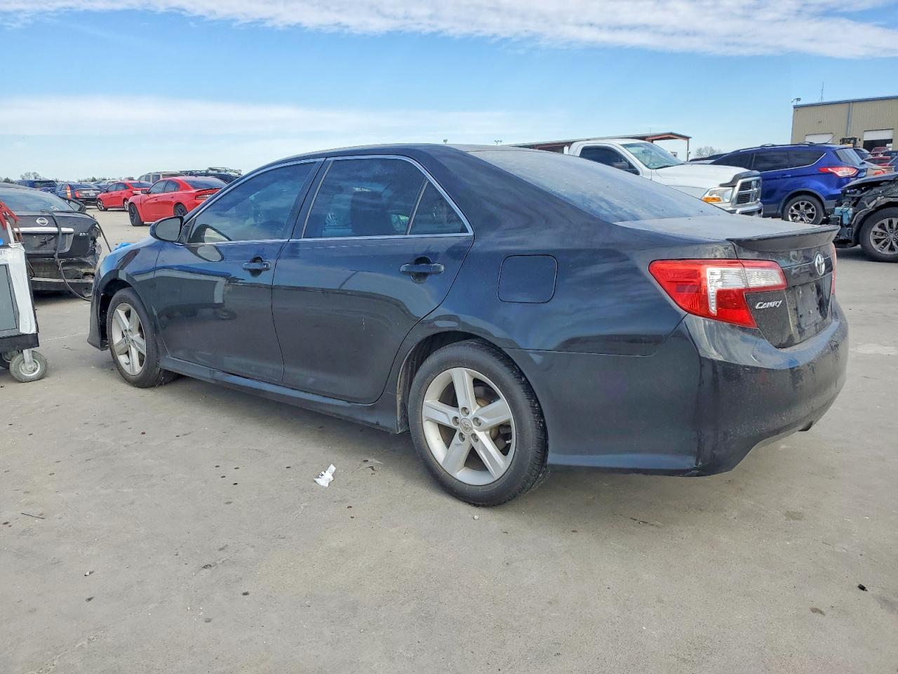 2014 TOYOTA CAMRY L photo 2