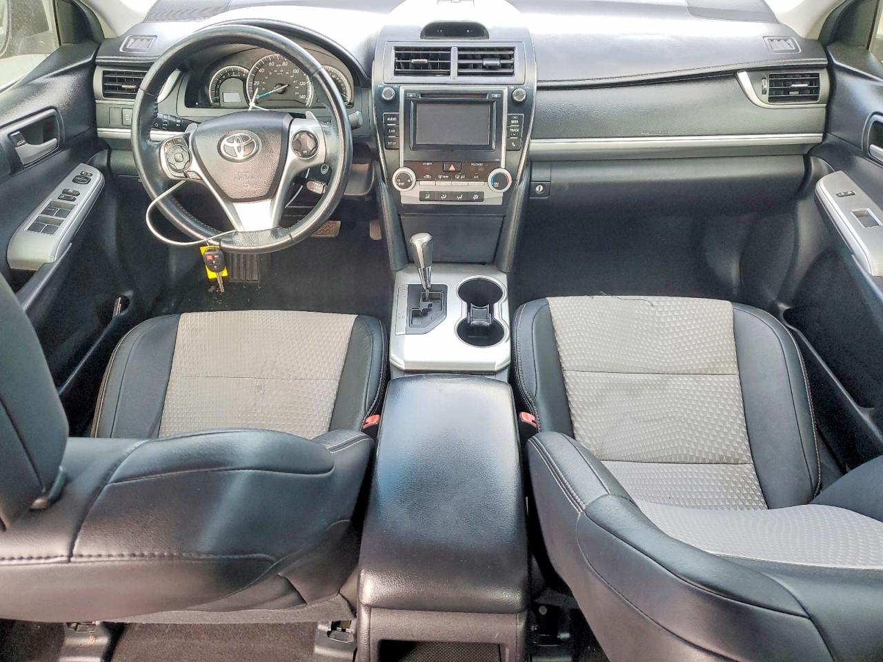 2014 TOYOTA CAMRY L photo 8