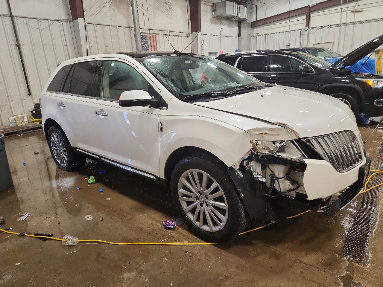 2011 LINCOLN MKX photo 4