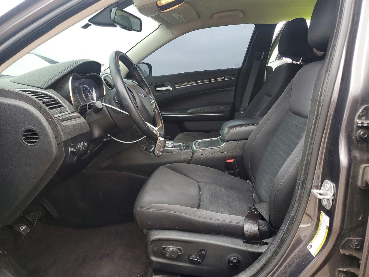 2018 CHRYSLER 300 TOURING photo 7