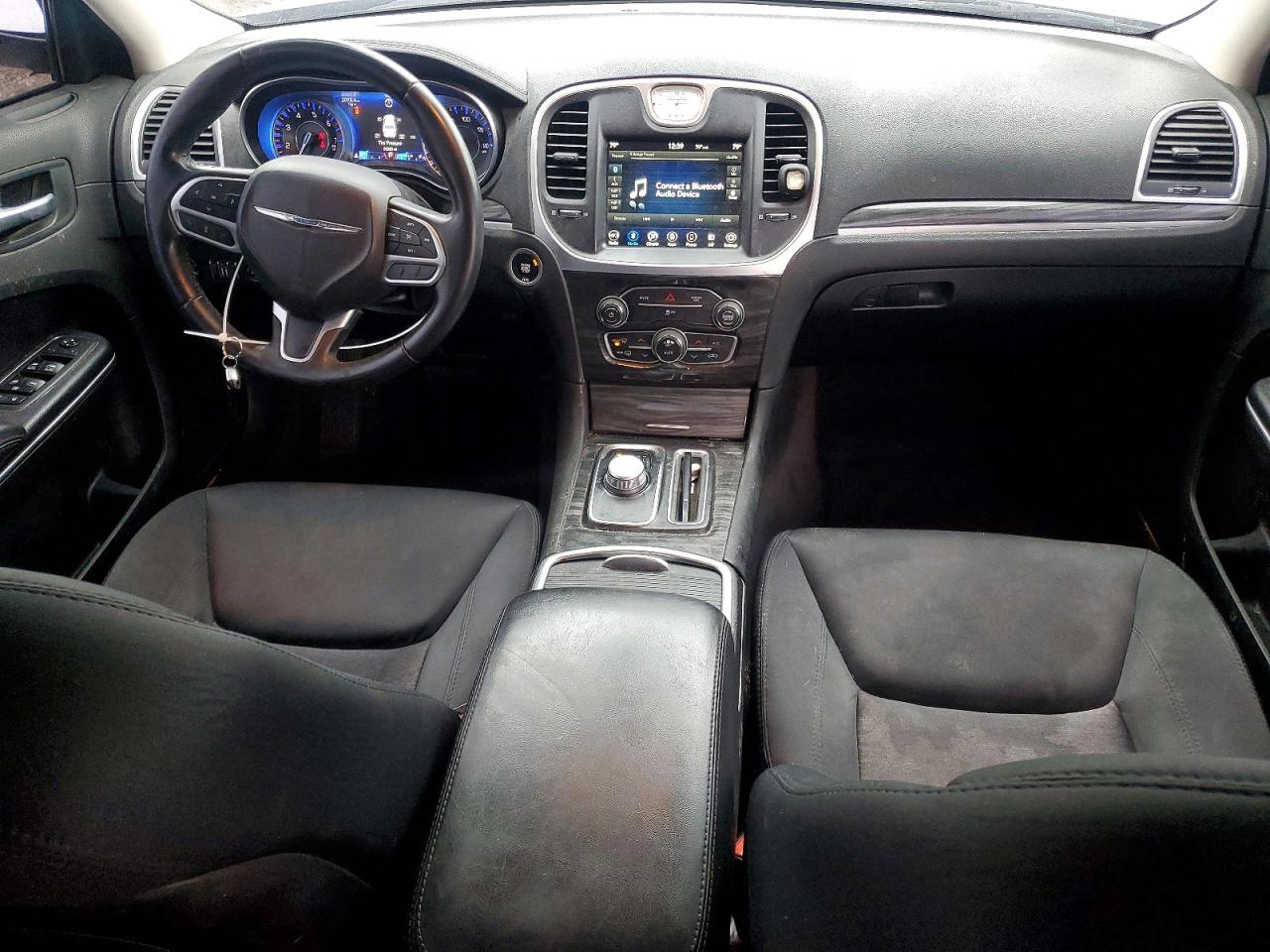 2018 CHRYSLER 300 TOURING photo 8