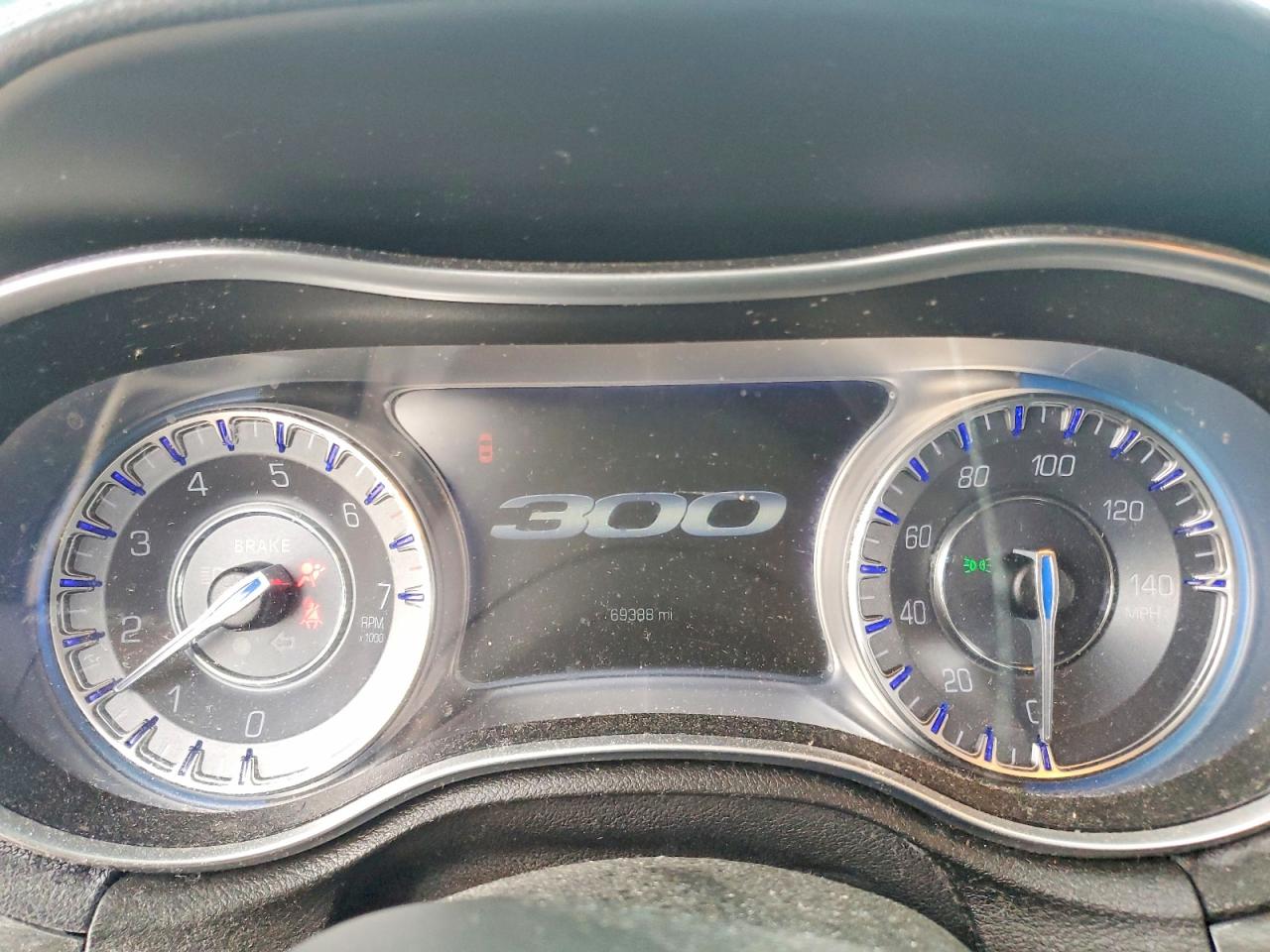 2018 CHRYSLER 300 TOURING photo 9
