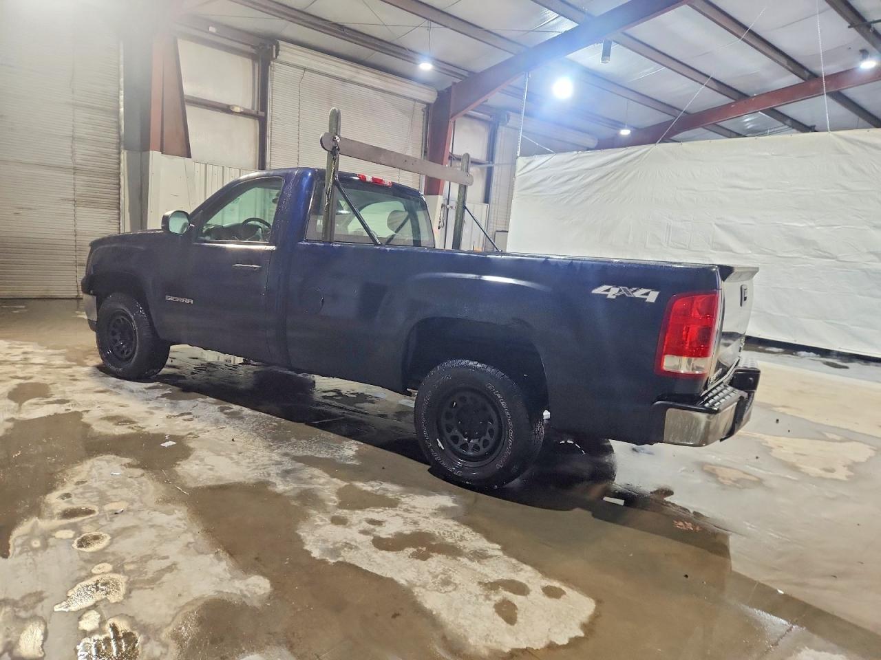 2011 GMC SIERRA K1500 photo 2