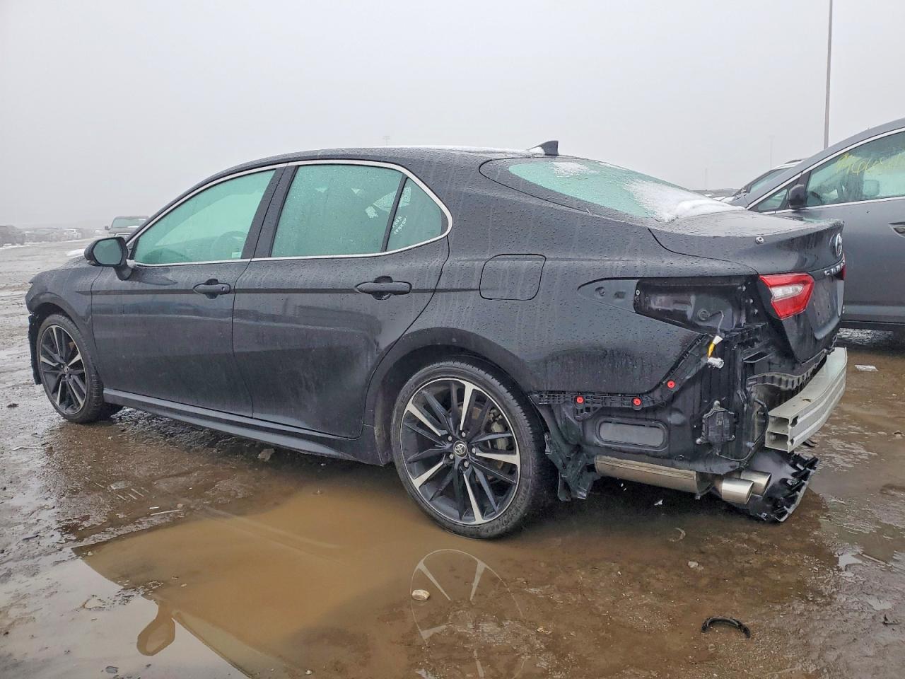 2019 TOYOTA CAMRY XSE photo 2