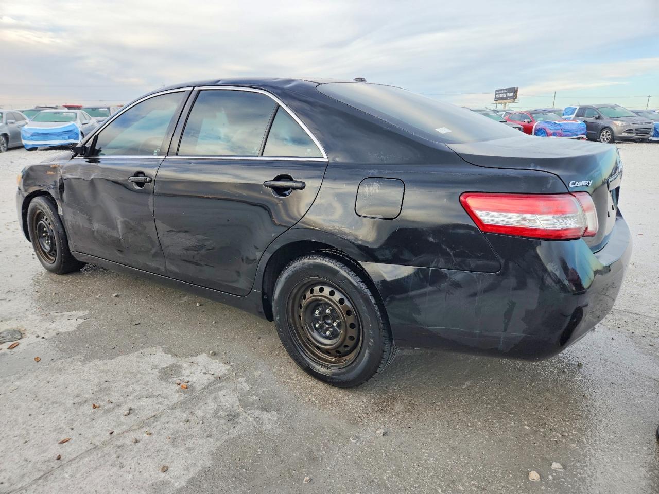 2011 TOYOTA CAMRY LE photo 2